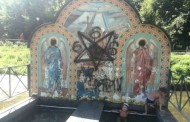 Украинские сектанты продолжают уничтожать религиозные святыни