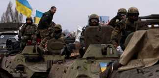 Украинские террористы перед обстрелом мирных городов Донбасса